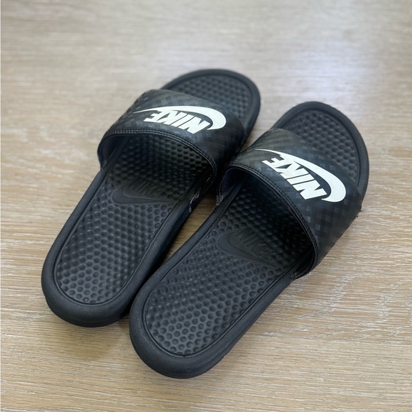 Nike Black and White Slide Sandals - Picture 5 of 5